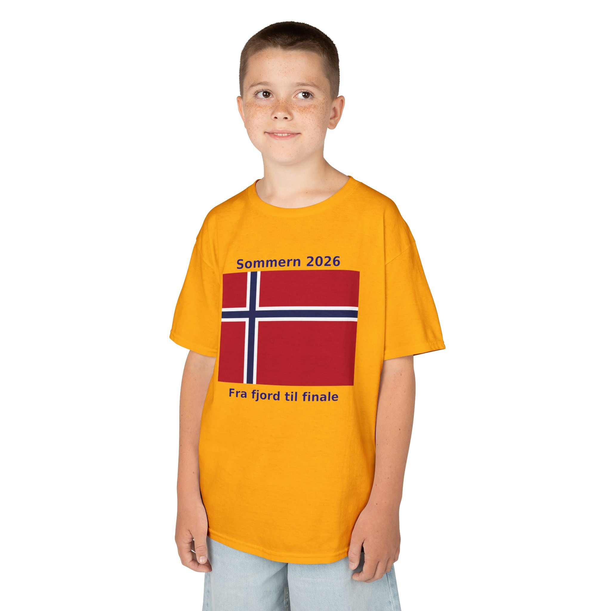 Kids T‑Shirt — Norwegian Flag «Sommern 2026» (Fra fjord til finale)